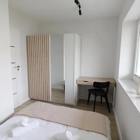 Nowolipie 31 - Bezplatny Parking - Free Parking - Better ורשה